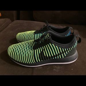 Nike Women's Roshe Two Flyknit Running Shoes